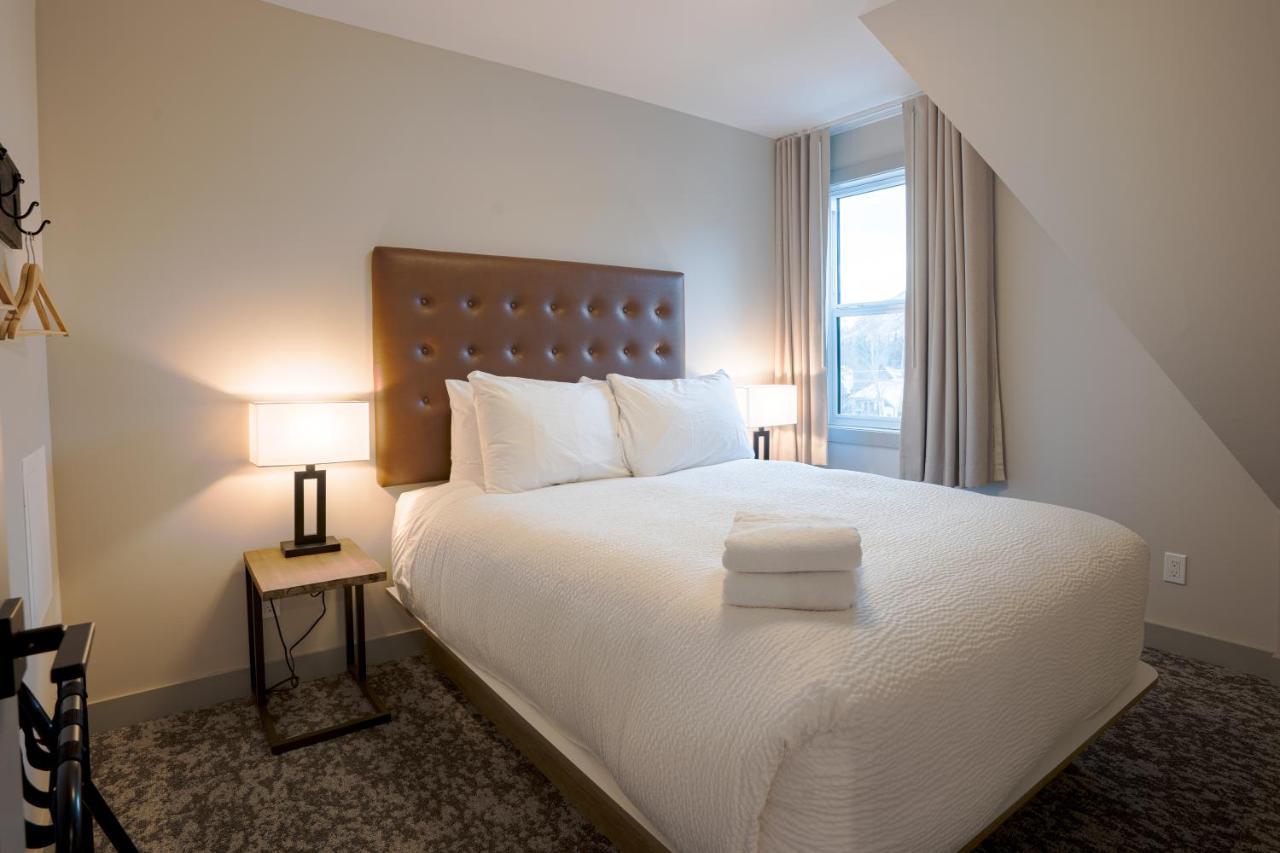 Basecamp Suites バンフ エクステリア 写真
