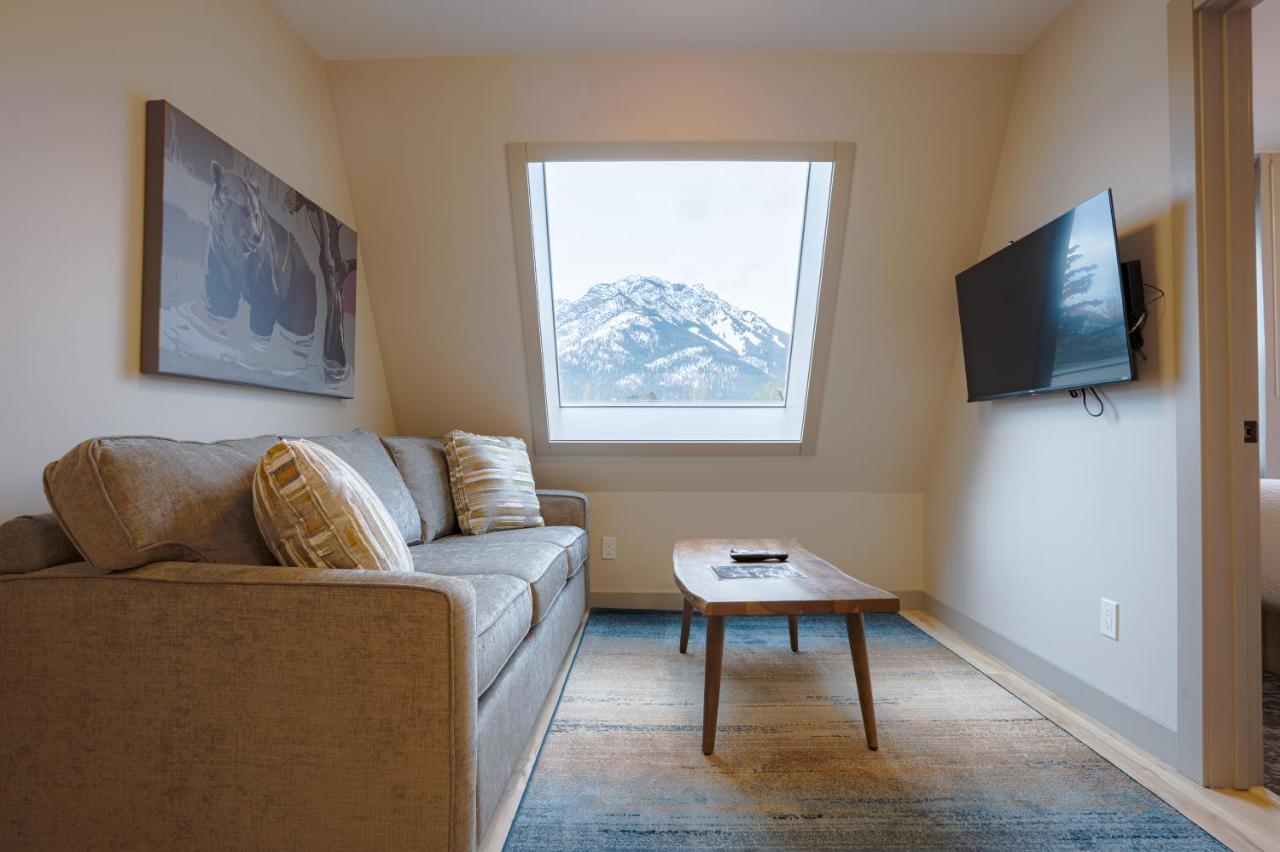 Basecamp Suites バンフ エクステリア 写真