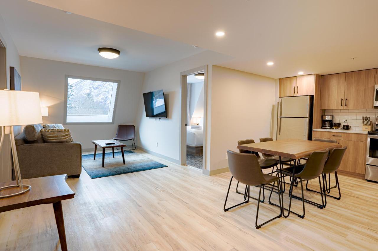 Basecamp Suites バンフ エクステリア 写真
