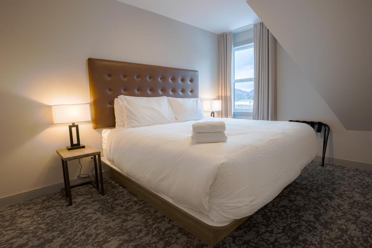 Basecamp Suites バンフ エクステリア 写真