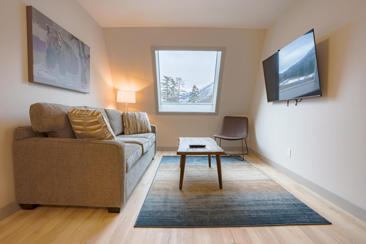 Basecamp Suites バンフ エクステリア 写真