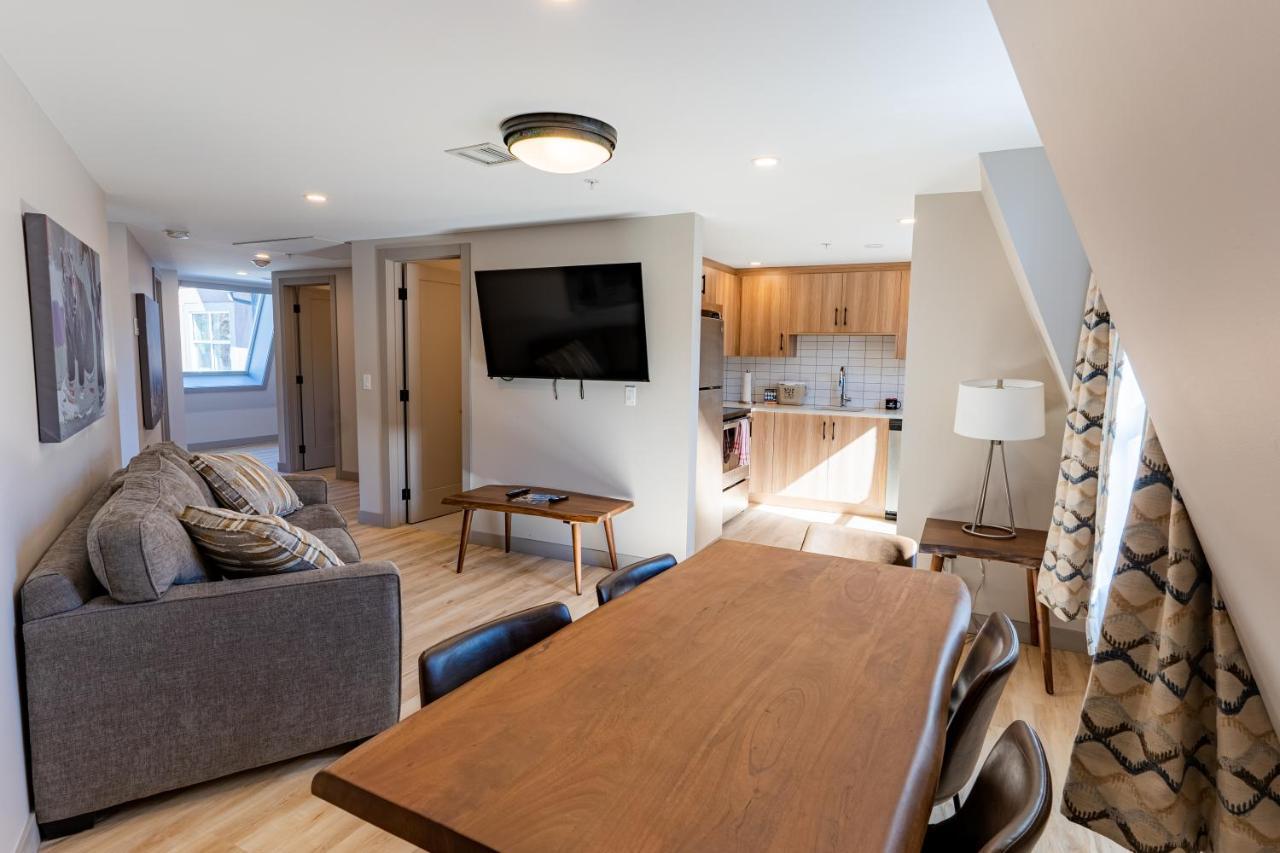 Basecamp Suites バンフ エクステリア 写真