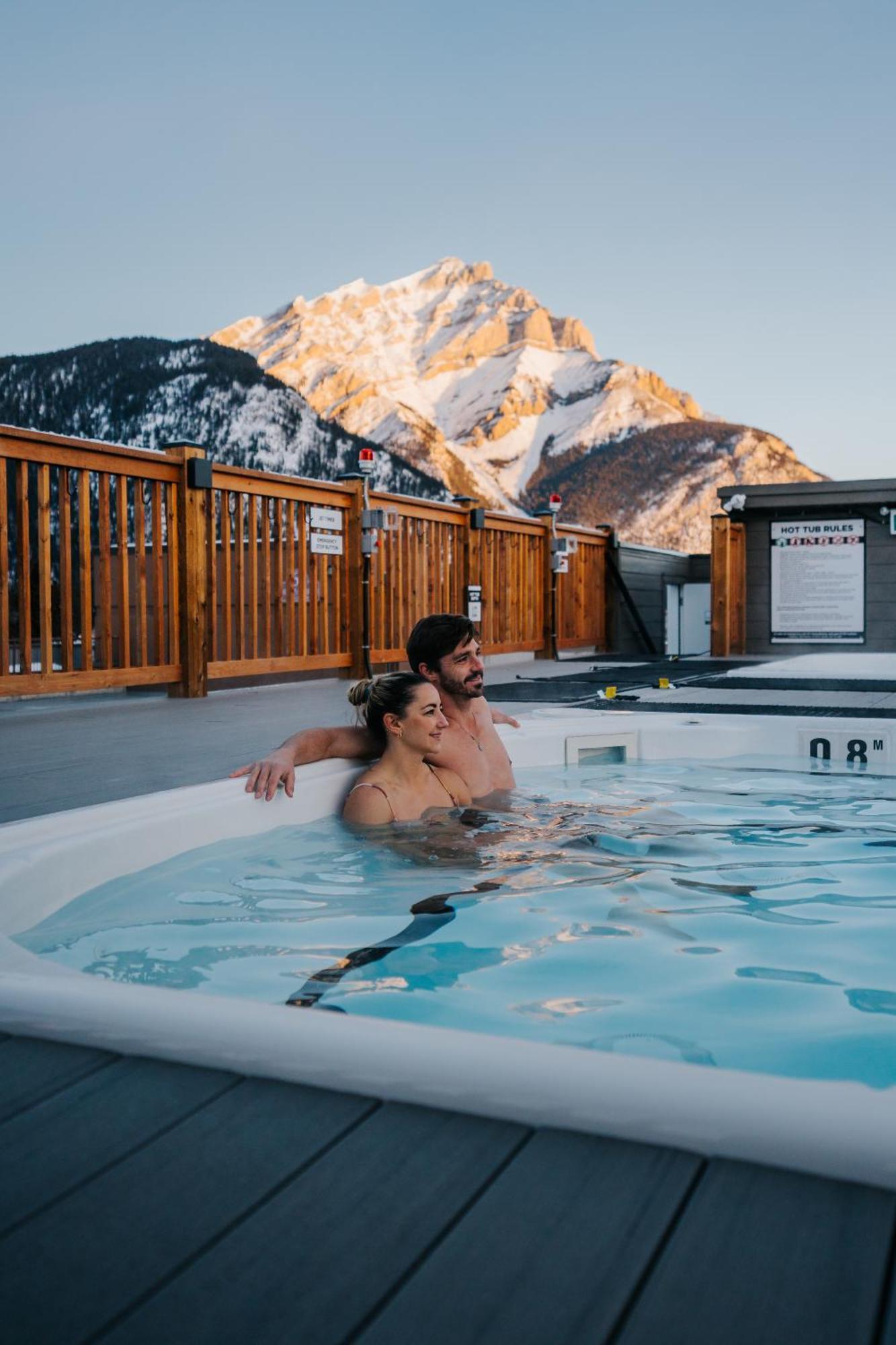 Basecamp Suites バンフ エクステリア 写真