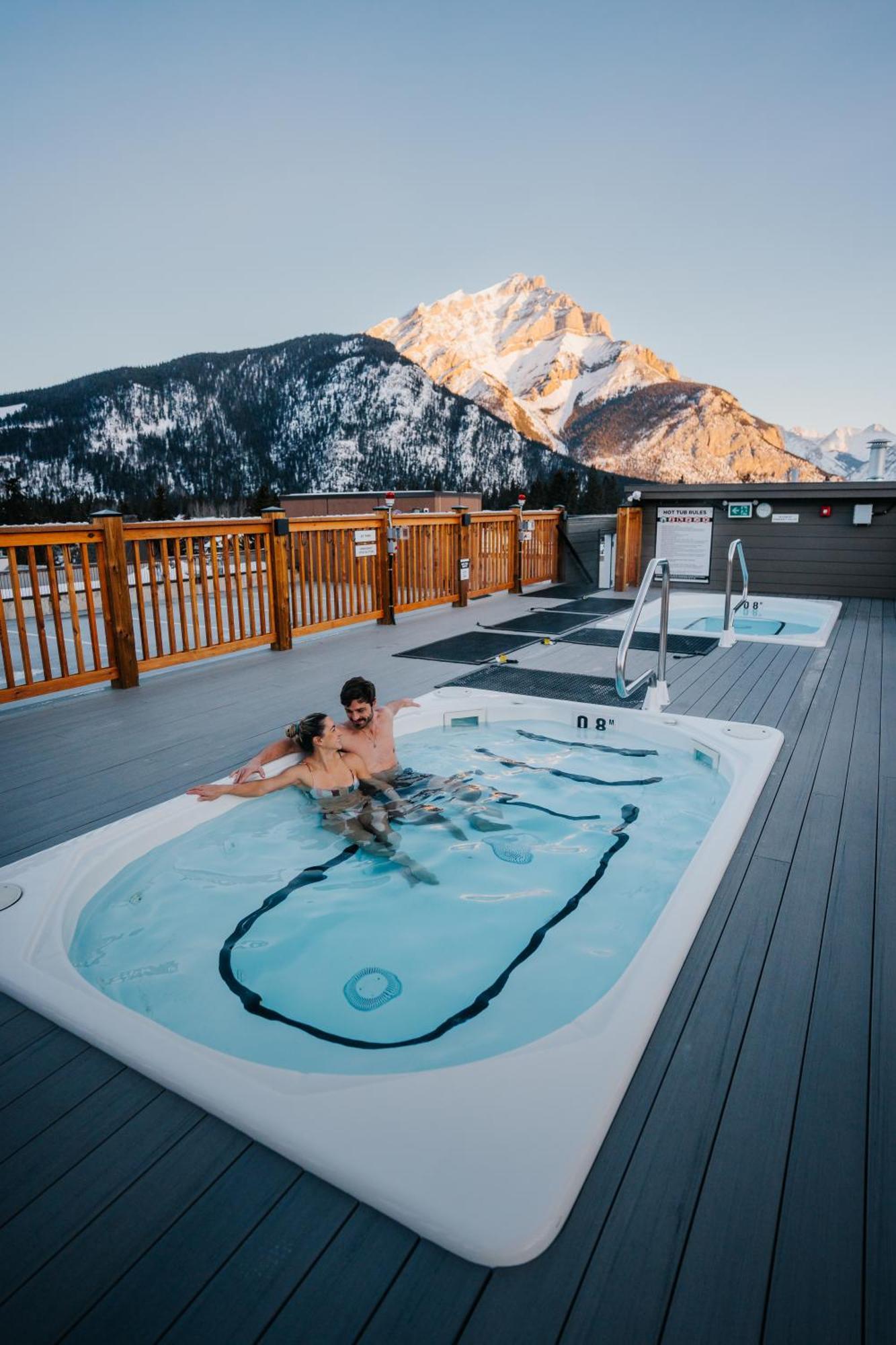 Basecamp Suites バンフ エクステリア 写真